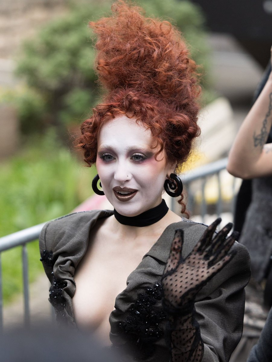 chappellroan4k's tweet photo. [HQ] Chappell Roan attends the Andreas Kronthaler for Vivienne Westwood show during Paris Fashion  Week Womenswear Fall/Winter 2026-2027 / by Arnold Jerocki https://t.co/pmcCDCnIFs