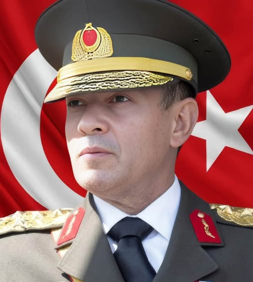 Adliye üzerinden F-16 uçurarak akıllara kazınan, “Erkekseniz gelin alın beni!” diyerek meydan okuyan Emekli Orgeneral Saldıray Berk Paşamız.
Bir gün Saldıray Paşa, helikopterle bölgedeki karakolları denetlemeye çıkar. Ancak bu seferki rotası önceden bildirilmemiştir. Hiç hesapta