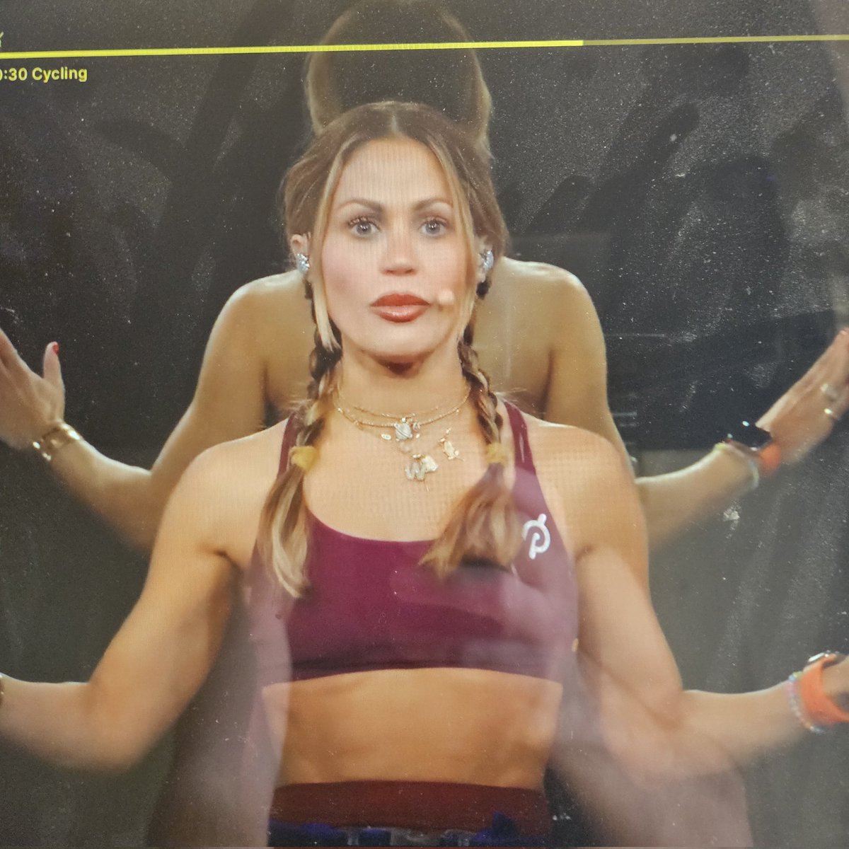 JeremyRoss77's tweet image. Today's #FitnessMotivation post. My ride today was with "Latina Baddie"  Olivia Amato.  I'm going to be able to hit 7 days this week in the #peloton . Another healthy breakfast meal:
3eggs
1/2 banana 
1/2 avocado 
1/3 apple
Stay locked in Twiiter fam..... Summer is coming.