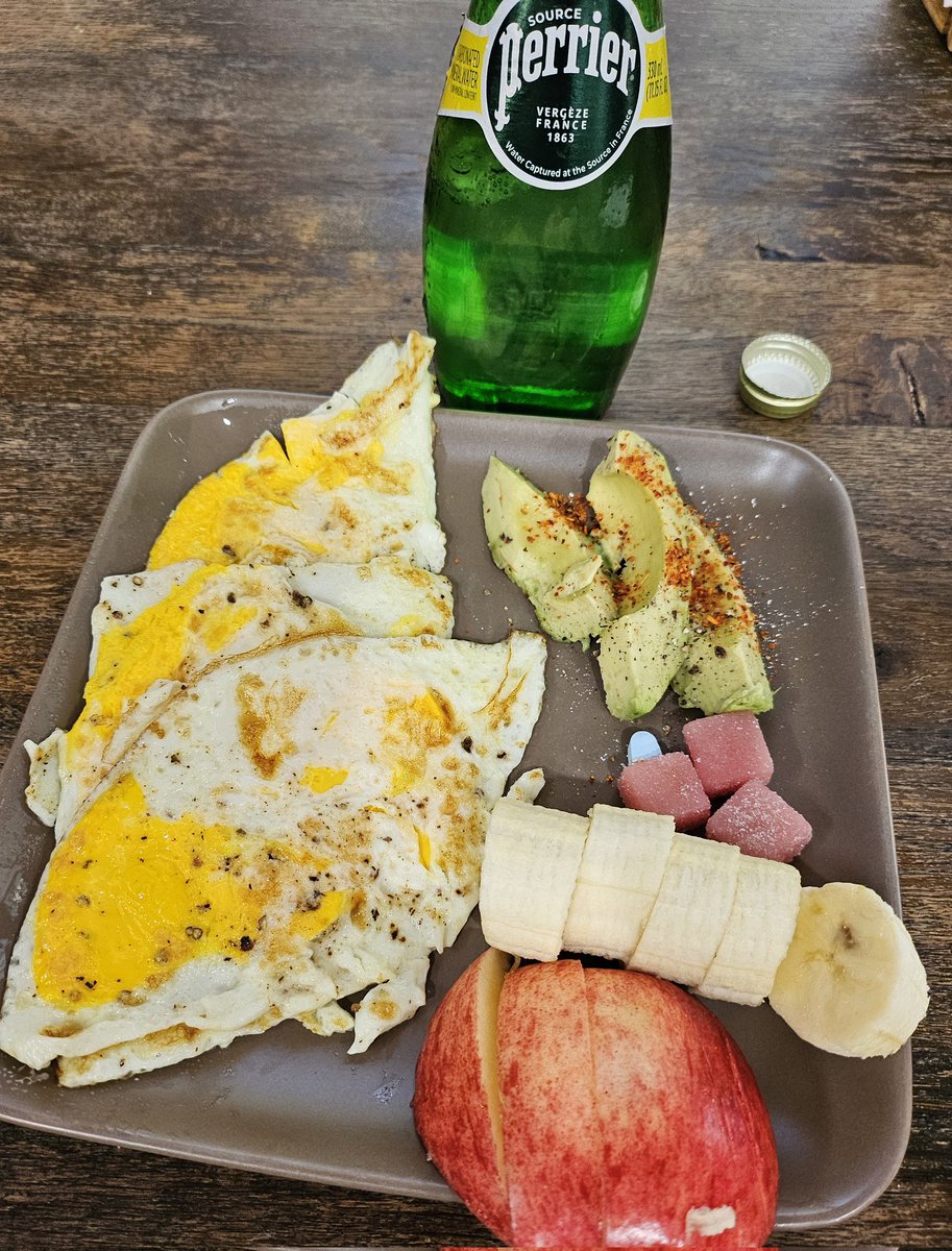 JeremyRoss77's tweet image. Today's #FitnessMotivation post. My ride today was with "Latina Baddie"  Olivia Amato.  I'm going to be able to hit 7 days this week in the #peloton . Another healthy breakfast meal:
3eggs
1/2 banana 
1/2 avocado 
1/3 apple
Stay locked in Twiiter fam..... Summer is coming.