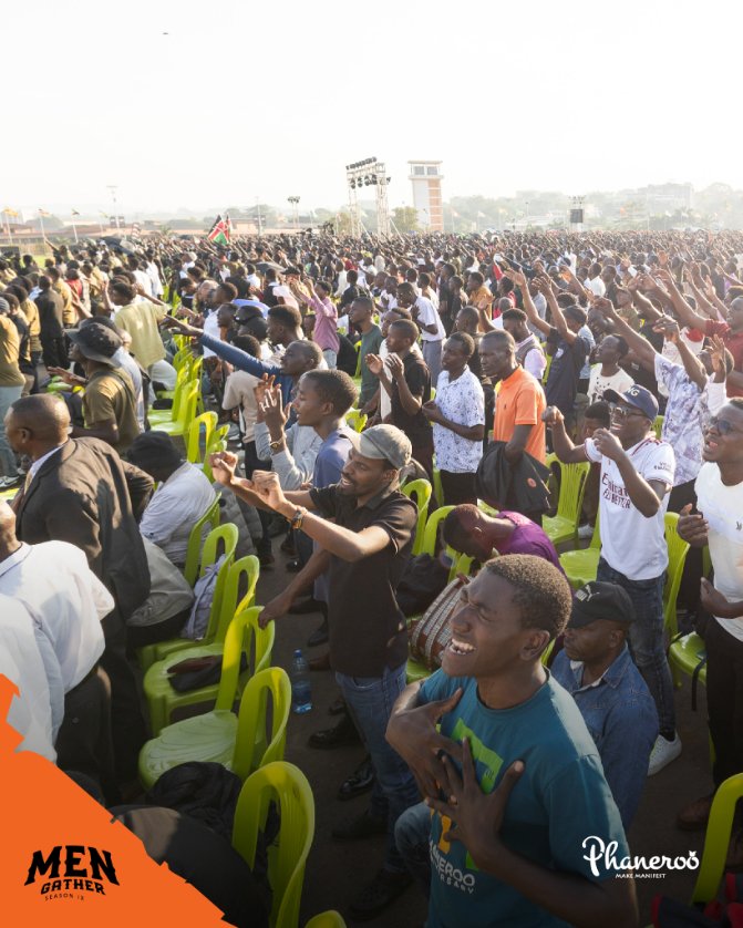 Phanerookampala's tweet photo. I no know wetin I do. Wey make You love me so Daddy. No be say I too sabi, But You love me constantly.

I no know where I for dey
If no be You dey lead the way
Your grace and mercy no dey fail; You dey love consistently.

~ @mosesblisslive  

https://t.co/RNt90F5a8R

#MenGatherIX | #LiveNow