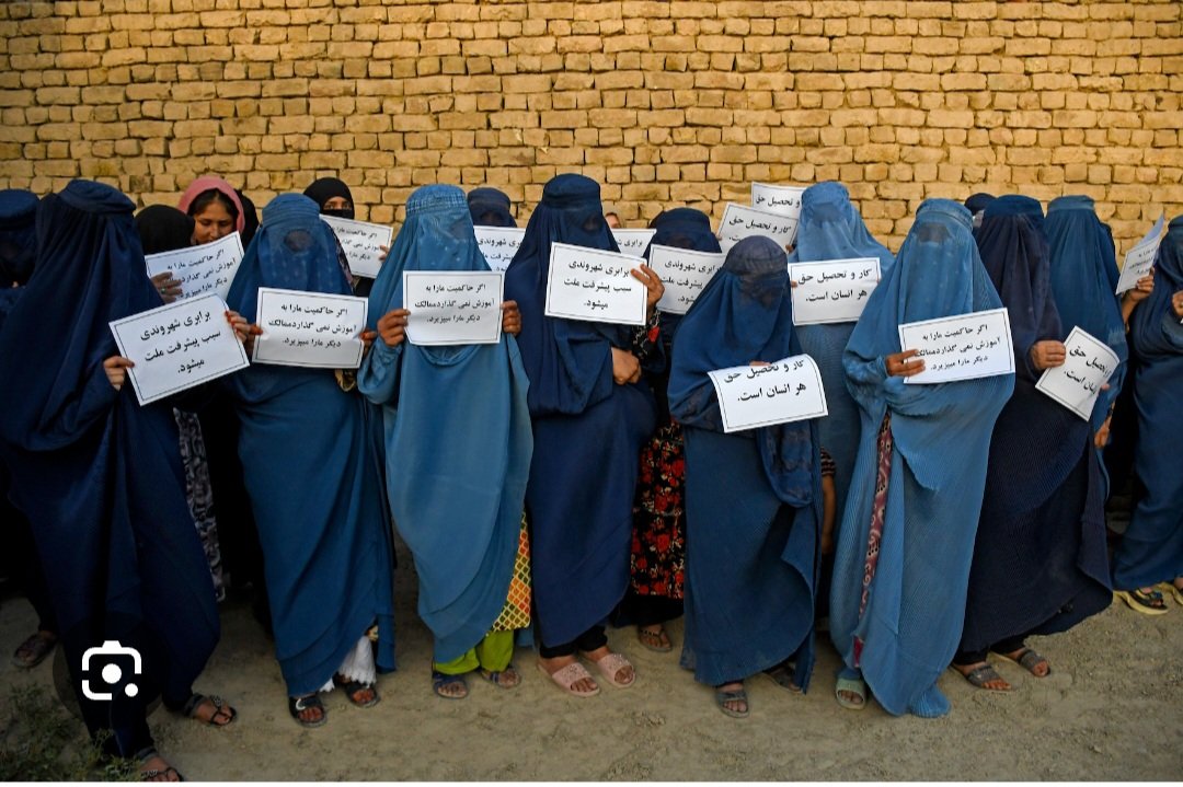 Nazari557585's tweet photo. We live in a century where Afghan girls are still deprived of the most basic right — education. Why is the world silent? Why is no one truly listening to their voices? Afghan girls deserve the right to learn, to dream, and to build their future. https://t.co/G2WoeMZ6Tk