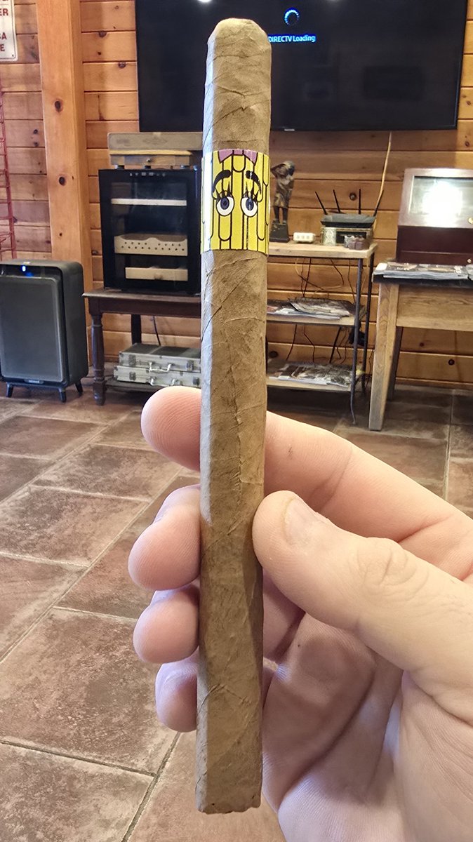 CigarCab1729's tweet photo. Trying one of the new LCA's and enjoying some baseball.#cigar #cigars #LCA #MLB #Pirates https://t.co/QhQo3qsrfN