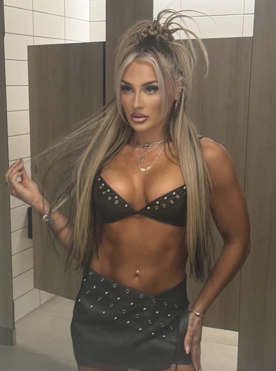 Back On My Time. 𖤝 NOT @tiffstrattonwwe tweet media