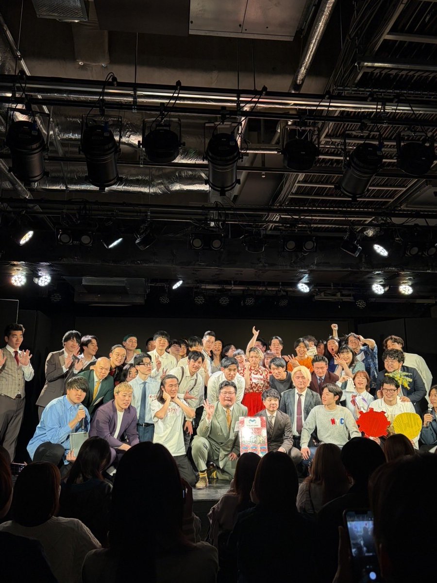 kamereon_azurin's tweet photo. 伊東先生と事務所ライブ『WEL HOPE』とってもとってもありがとうございました！！！この時期にぴったりの曲だったと思います🌲🌼永峰さんに久々会えて『お前はコミュ力がすごいからな〜』と2回くらい褒めてもらえた！！！そこ、、、なの？？？もち嬉しいです💕ありがとうございます☀️☀️☀️ https://t.co/I5bGmfJDMb