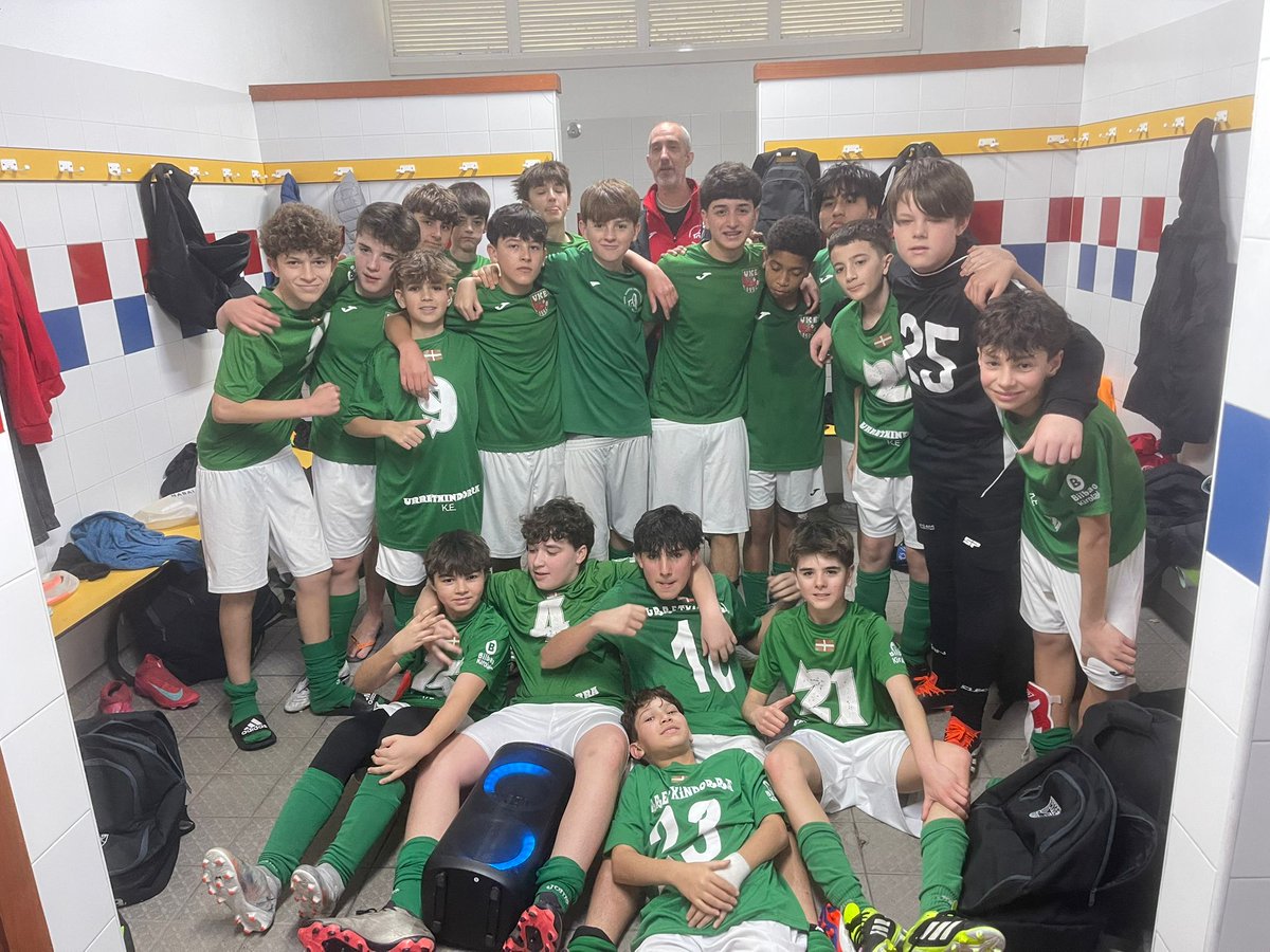 🚨Gure Gaztetxoak A taldeak bere bidean jarraitzen du eta denboraldi bikaina egiten ari da!
-------
Nuestro Infantil A sigue su camino y está firmando una temporada pletórica.

CD Derio Inafantil B 0 Gaztetxoak A 2

Aupa Urre!!!💚🤍