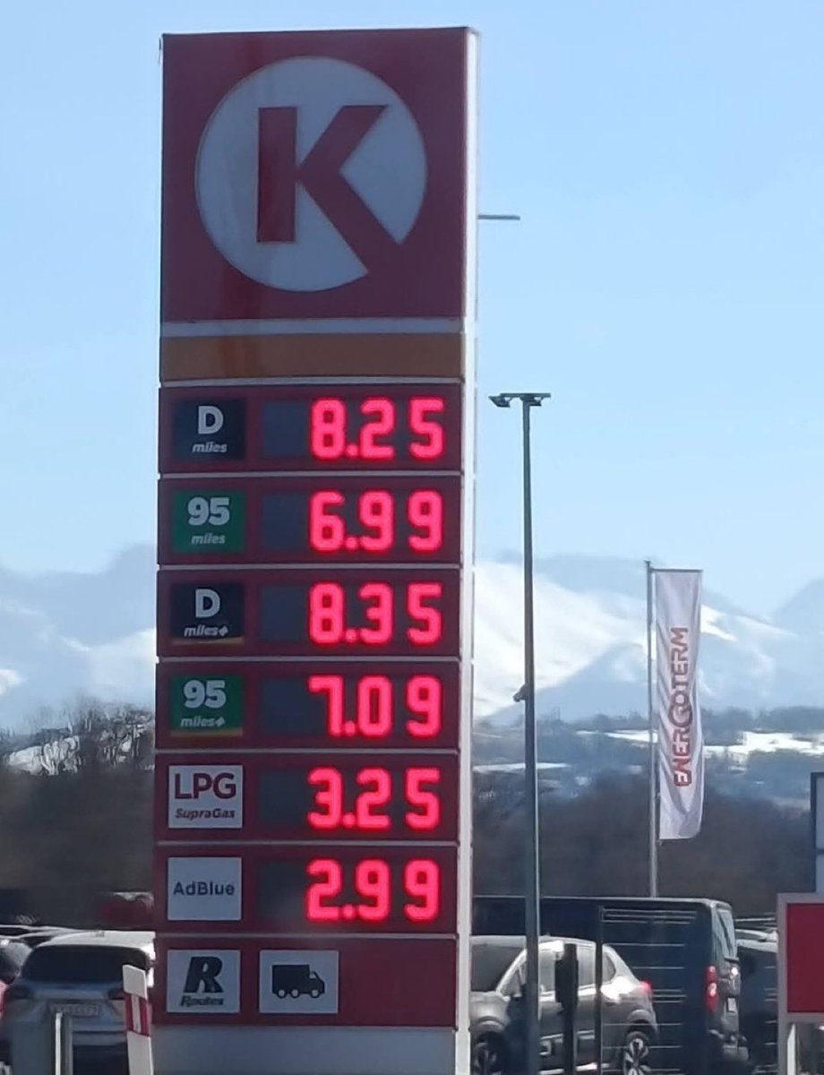 Jarek Olechowski tweet media