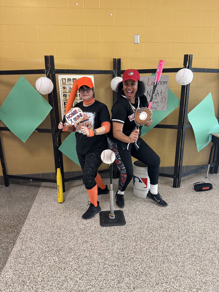 DLESMagnetCoord's tweet image. We sure did “Hit a Homerun in Reading” this week. #curriculumnight #ReadingNight #magnetcoordinator @DiggsLatham