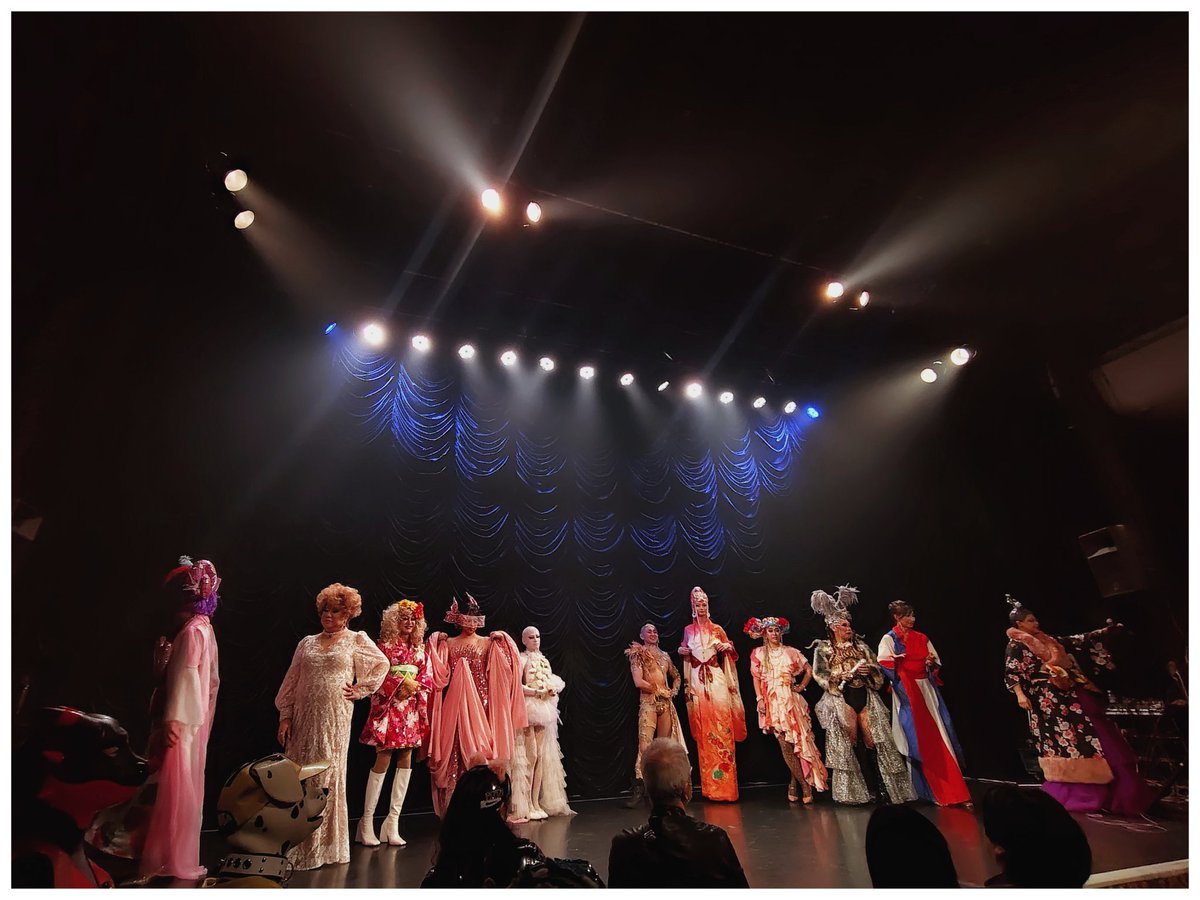 黒さとー tweet media