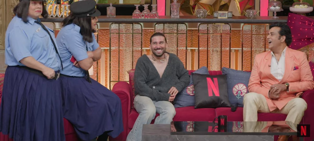 Chahat_4936's tweet photo. @KapilSharmaK9 @WhoSunilGrover thank you for crazy &amp; funny kawwali🤣 Orry-RaviKishan ji...blast jodi😂 @kikusharda or @Krushna_KAS bhi bohot badhiya the🤣 or Aaj to Sidhu Paji alag hi mood me the Malaika ji ko dekhker🤭😂 #TheGreatIndianKapilShow https://t.co/fP5l0kIQ1C