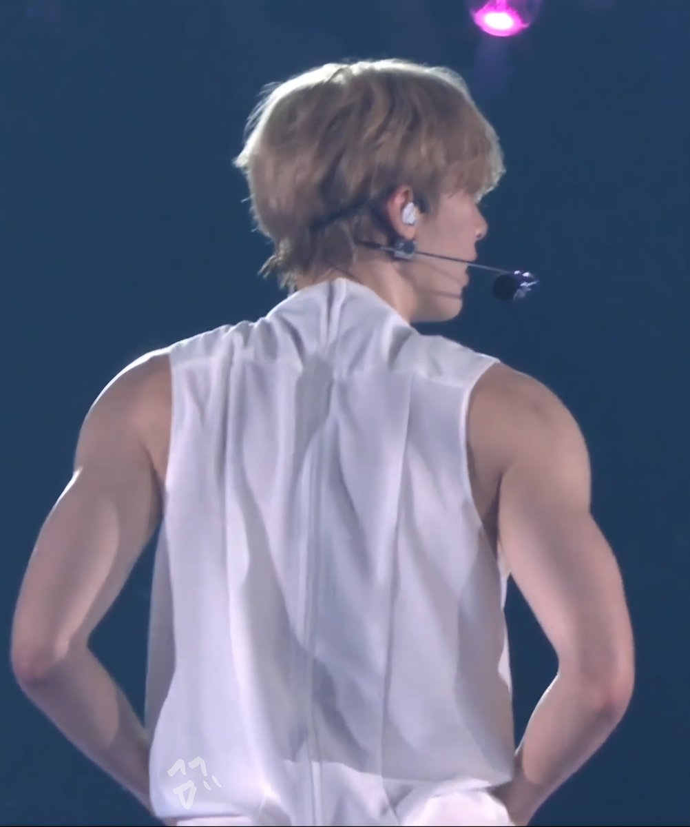 사기캐 맞다고요
자켓 하나로 소녀에서 청년이 됨✪‿✪