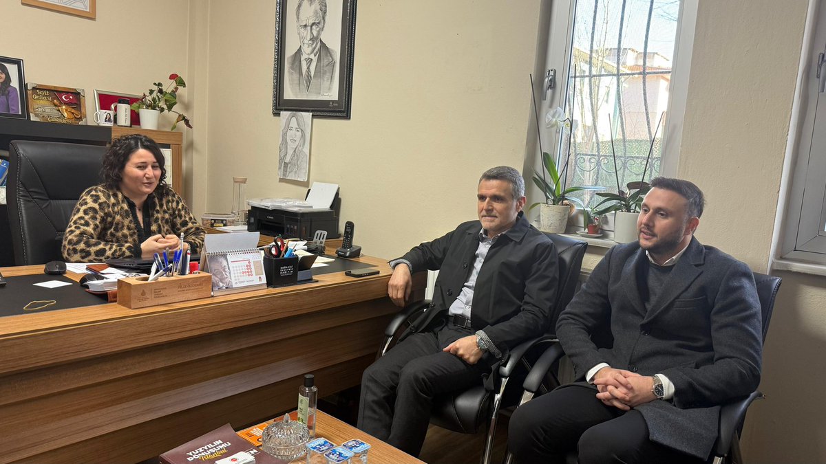 Atatürk Mahallesi Muhtarımız Sayın Filiz Özdemir’i; İl Başkan Yardımcımız, İl Koordinatörümüz, Kadın Kolları Başkanımız ve Yönetim Kurulu Üyelerimizle birlikte makamında ziyaret ettik.

Mahallemizin ihtiyaçları, eksikleri ve yapılması gereken çalışmalar üzerine verimli