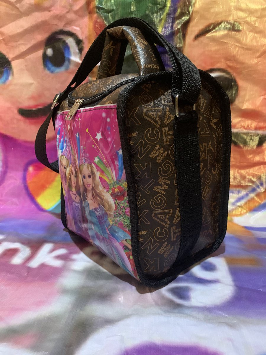 trinplekbag's tweet photo. Beautiful and durable school bag with matching lunch box 🎒💖
Comfortable straps, strong zip, and perfect size for your little one.
Available now — DM to order!

#trinplekbags #SchoolBag #KidsLunchBox #BackToSchool #PrincessBag #BagMaker #HandmadeBags #KidsStyle https://t.co/ibXkje6EJM