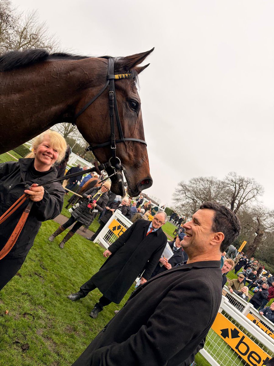 RacingHOTSR's tweet photo. Another classy Listed victory for TI’MAMZEL today at Sandown Park - congratulations to Paul!! 🤩

Beautifully trained by The Moore’s, ridden by Caoilin Quinn &amp; purchased by Ed Bailey! 👏 

Huge credit to her regular rider Jack &amp; groom Lisa who does a fantastic job! 

What a day🏆 https://t.co/BhlcqPxFsf