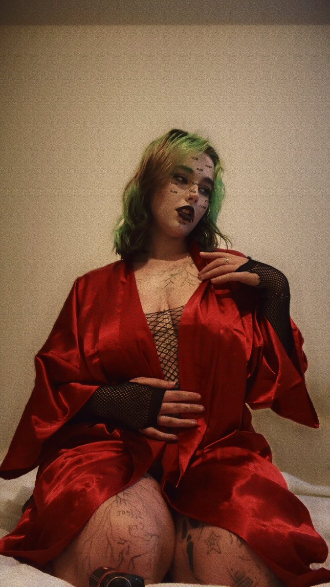 your_fav_goth's tweet photo. Sexy in red ❤️
Subscribe and I’ll take it off 😘

https://t.co/hHi4qr42Tb https://t.co/0yUb137wiz