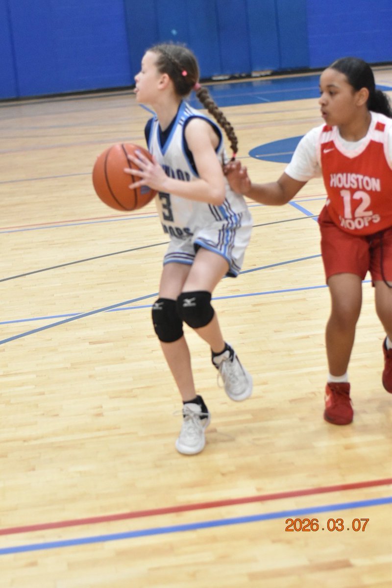 girlzprepreport's tweet photo. @kwhoops_gbb Bridget Johnson still vocal and bringing energy #SIMMIECOLSONCLASSIC @PGHTexas @PrepGirlsHoops https://t.co/7AUxvav95o