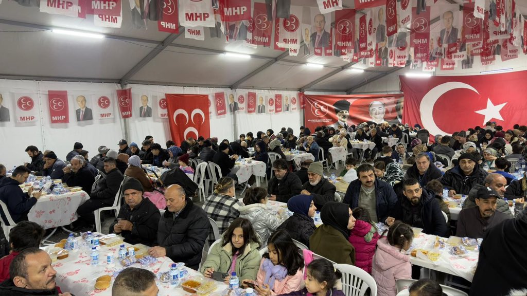 📍 Küçükköy Stadı
Ramazan Çadırı 17.Gün

Ramazan-ı Şerif’te iftar çadırımız altında, gönül soframızda Gaziosmanpaşalı hemşehrilerimizle buluştuk.

Gönül soframızda ekmeğimizi paylaştığımız kıymetli hemşehrilerimize teşekkür ederiz.

Ramazan ayı boyunca aynı çatı altında gönül