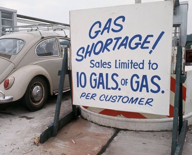 ALady54's tweet photo. Are we going back to Odd / Even License Plate Day gas rationing? 

@WhiteHouse @ObamaWhiteHouse @WhiteHouseHstry https://t.co/shMwx2wI4Y