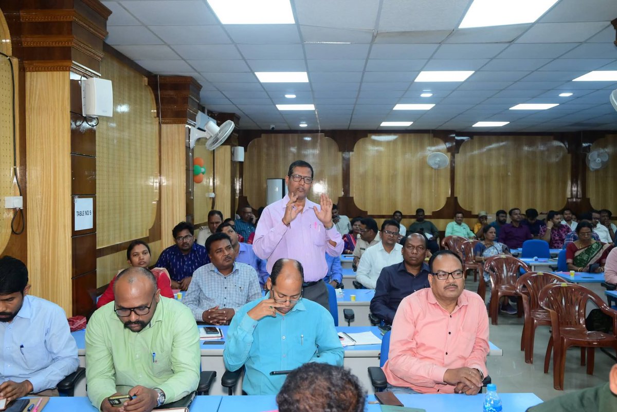 dm_jharsuguda's tweet photo. ଏହି ଆଇନରେ ଉଲ୍ଲେଖ ଥିବା 'ସେକ୍ସନ ୪' ଅନୁଯାୟୀ ସ୍ୱତଃପ୍ରବୃତ୍ତ ସୂଚନା ପ୍ରଦାନ #ProactiveDisclosure ଉପରେ ଗୁରୁତ୍ୱ ଦେଇ ସମସ୍ତ ଅଧିକାରୀ କାର୍ଯ୍ୟ କଲେ ନାଗରିକଙ୍କ ବିଶ୍ୱାସ ବୃଦ୍ଧି ପାଇବା ସହ ଆବେଦନ ସଂଖ୍ୟା ମଧ୍ୟ ହ୍ରାସ ପାଇବ ବୋଲି ଜିଲ୍ଲାପାଳ ମତପ୍ରକାଶ କରିଥିଲେ। https://t.co/rZHhNB4DVA