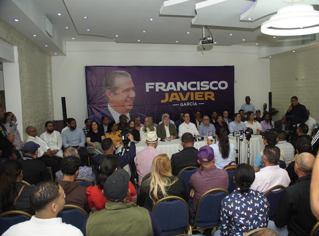 dorisvelozsuero's tweet photo. AHORA| 📍SANTIAGO 

Francisco Javier realiza rueda de prensa junto a la coordinación FJG2028, donde también realizará varias visitas en las tres (3) Circunscripción de la provincia.  

#FranciscoJavierPresidente https://t.co/OrkYPu0fz6