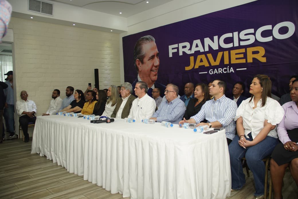 dorisvelozsuero's tweet photo. AHORA| 📍SANTIAGO 

Francisco Javier realiza rueda de prensa junto a la coordinación FJG2028, donde también realizará varias visitas en las tres (3) Circunscripción de la provincia.  

#FranciscoJavierPresidente https://t.co/OrkYPu0fz6