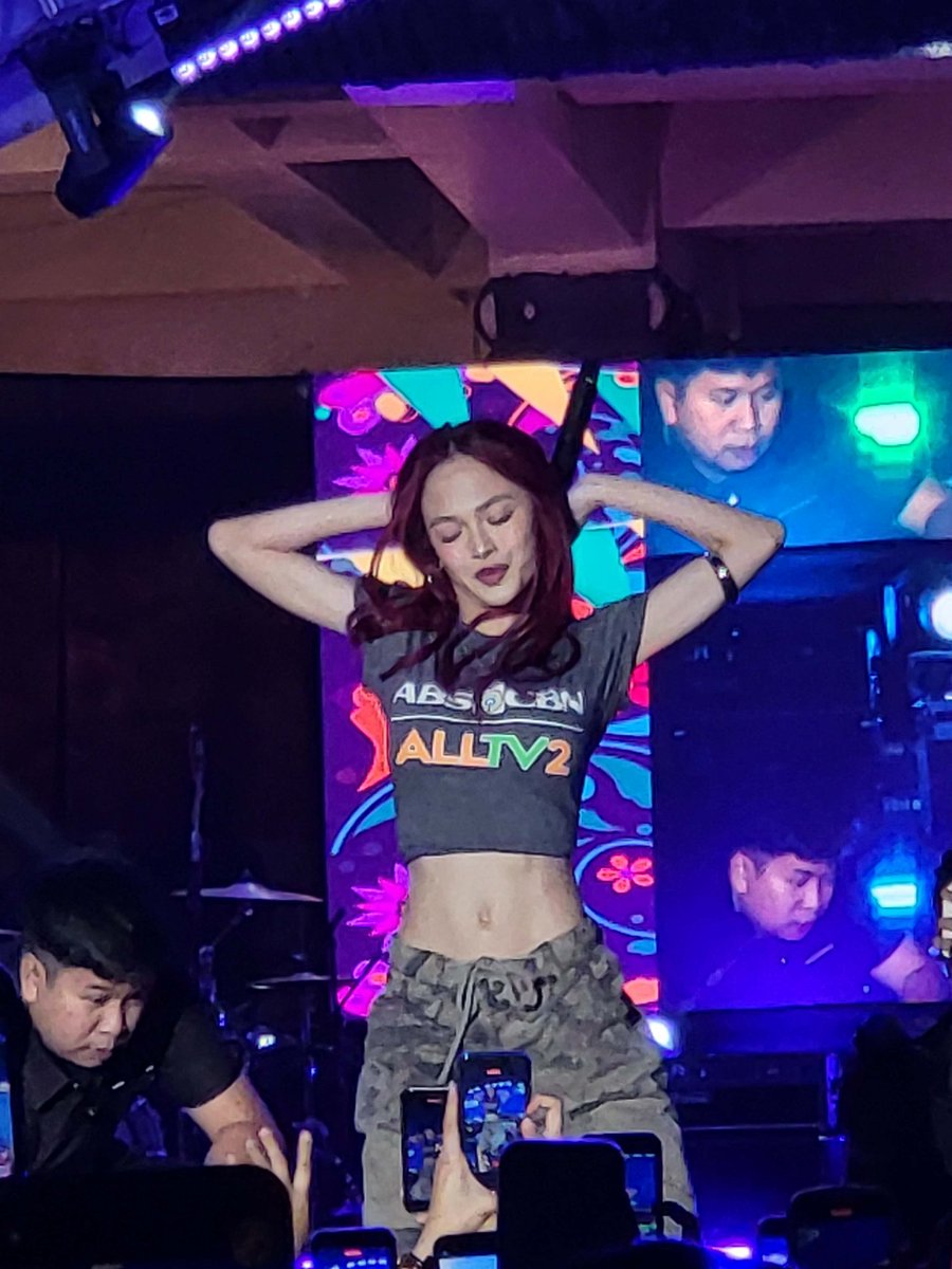 teambes16's tweet photo. hi, it's been a long time. It was nice to finally see you in person kahit sa malayo,sumakit lalamunan ko kakasigaw na akala mo naman maririnig nya ako haha soffer pretty tlga ni AC grabe you are indeed our new gen dance princess!!!!! 

@BonifacioAc https://t.co/ngiyBmUsNH