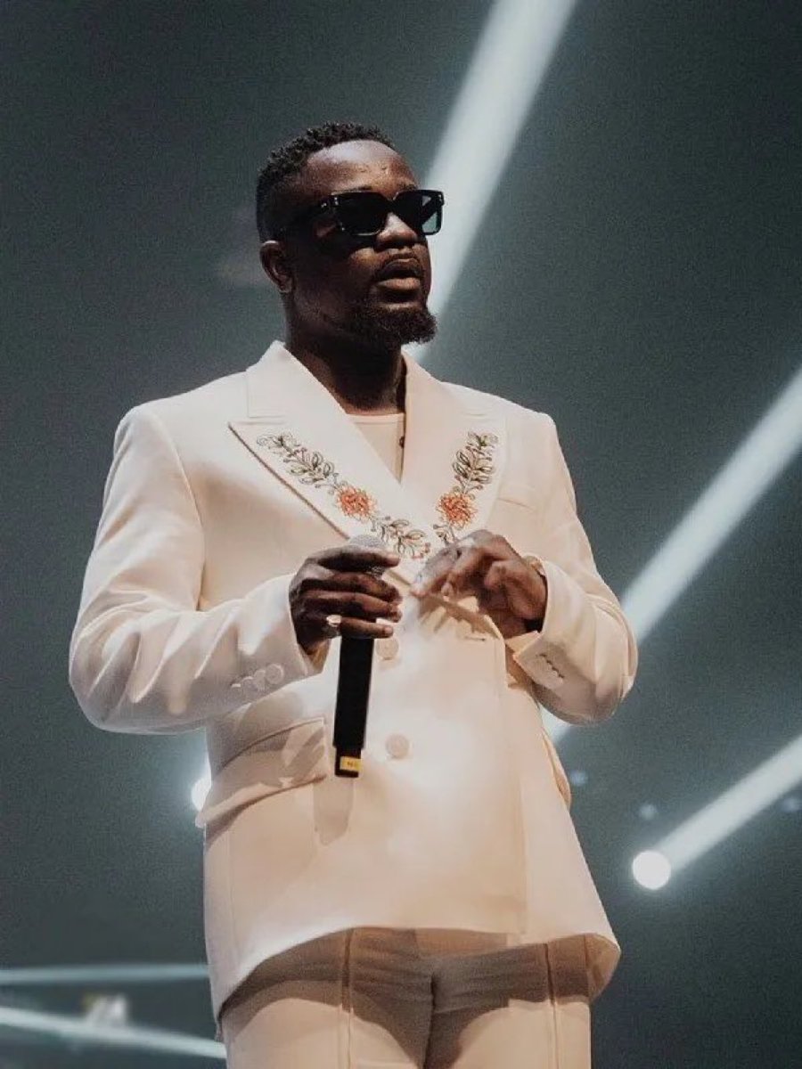 Have you ever seen Sarkodie complain about what another artist do am??? 

Solid guy 💪💪 #RapperholicUK