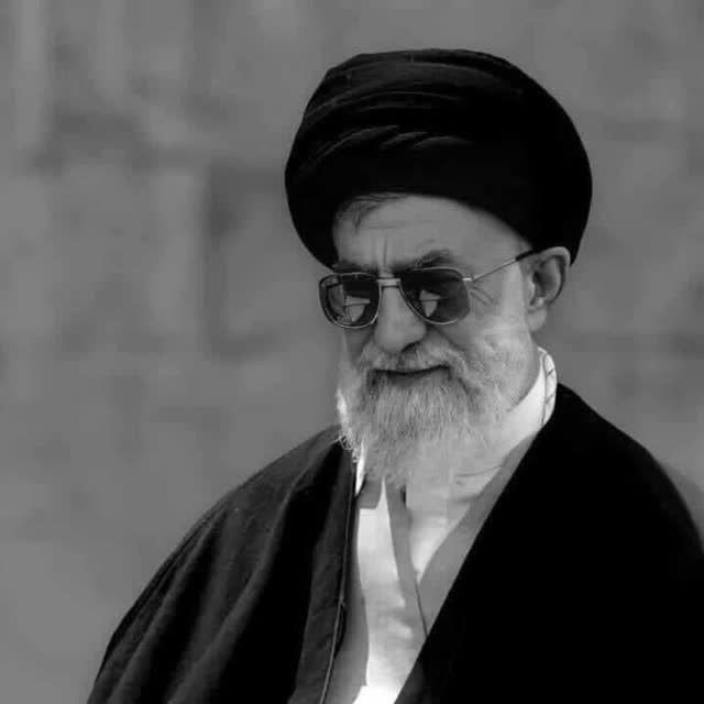 به عشق آقا سید علی حسینی خامنه ایی هر کی فالو کنه سریع بک میگیره♥️✨️
#حمايت_انقلابى 
#فالوبک_فوری