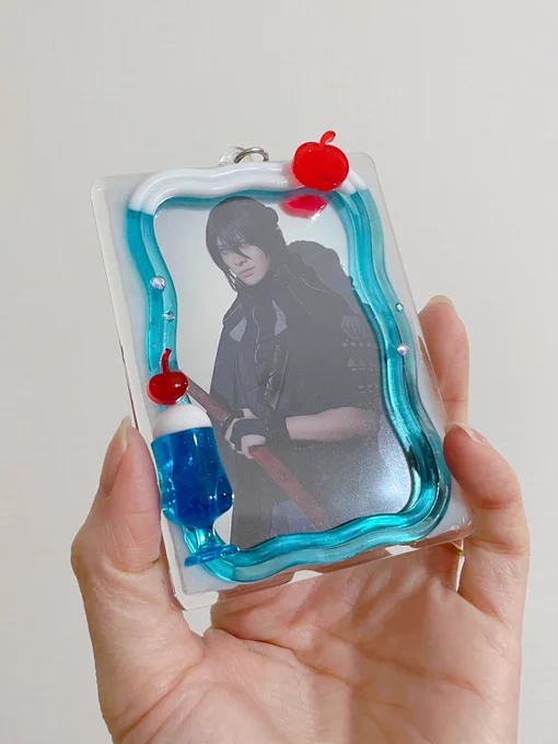 このケース気に入ってるけど、テンションが合うトレカがない (孫六さんの目と鞘の色は合ってる…!)