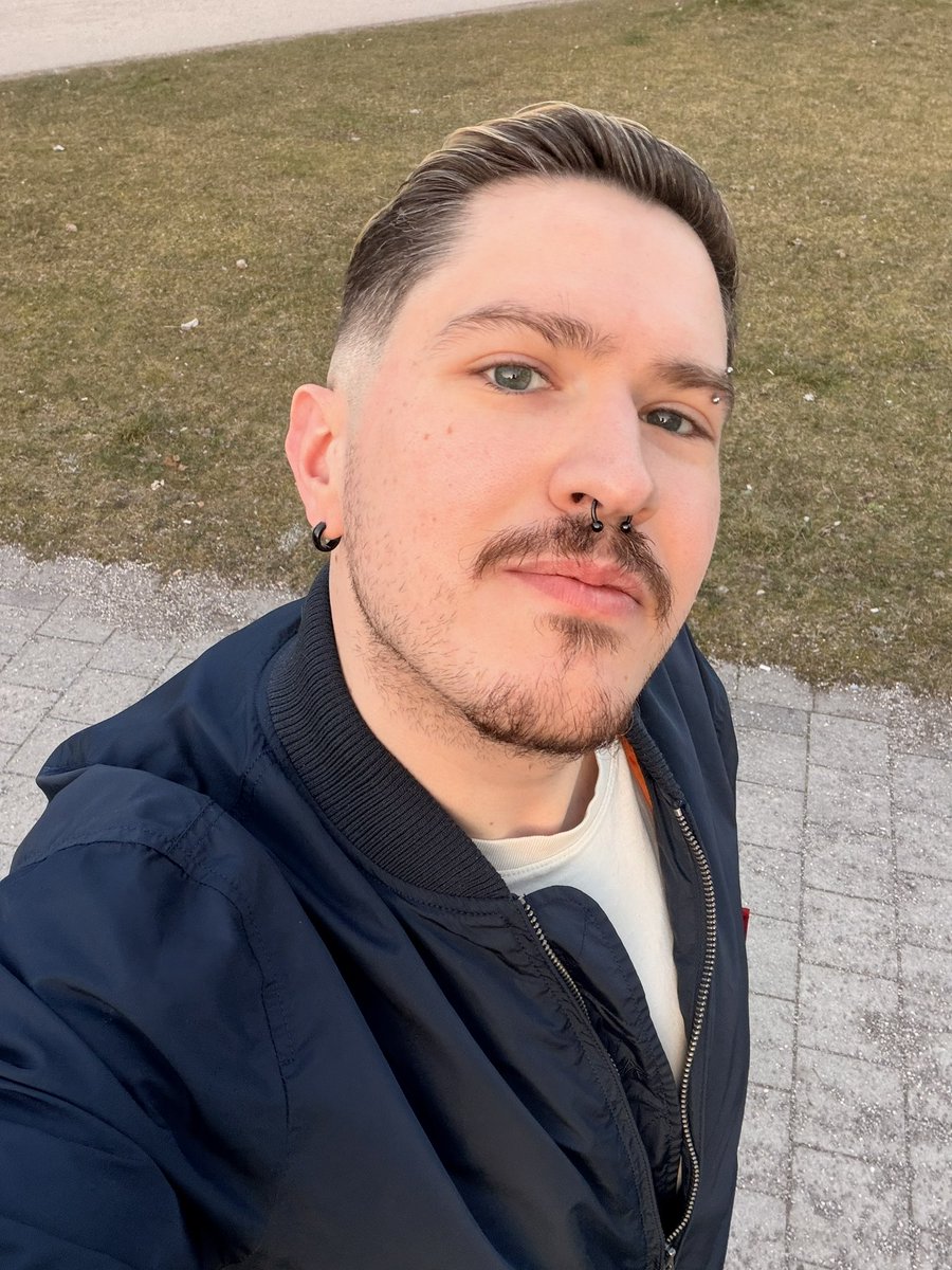 Das Clüs tweet media