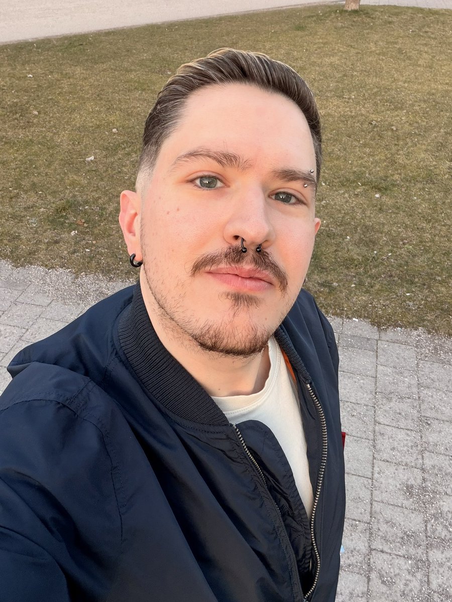 Das Clüs tweet media