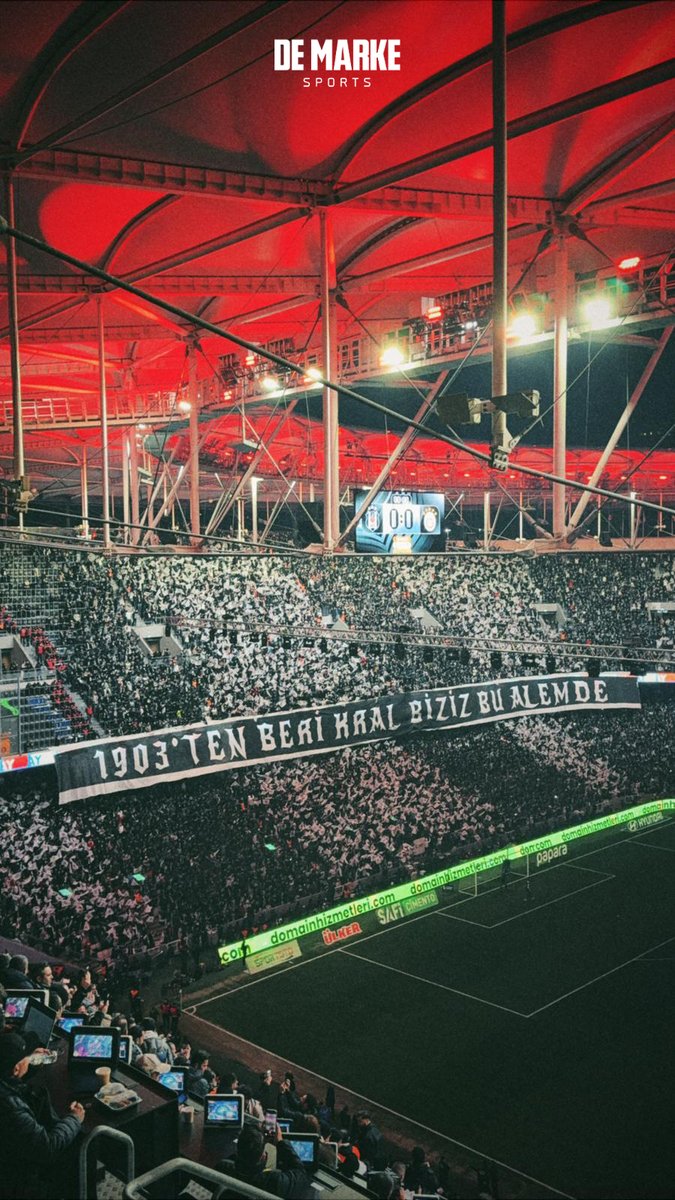 Beşiktaş tribünleri, maça hazır.