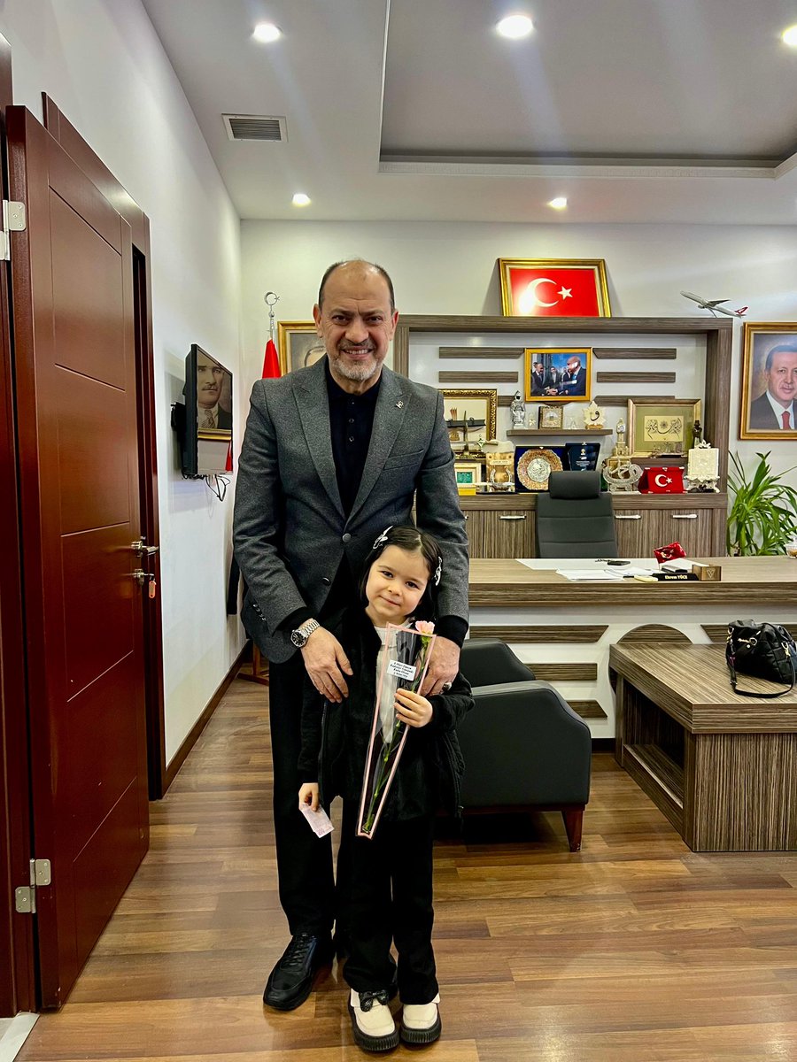 akyenimahalle06's tweet photo. 📍 AK Parti Yenimahalle İlçe Başkanlığı

İlçe Başkanımız @ekremyuce06 öncülüğünde;

Hafta sonu kıymetli misafirlerimizi ağırladık.
Ramazan aylarını ve yaklaşan bayramlarını tebrik ederek gönül dolusu sohbetler gerçekleştirdik.

Minik kalplere dokunmaya, onların sevincine ortak olmaya devam ediyoruz. 🌙✨