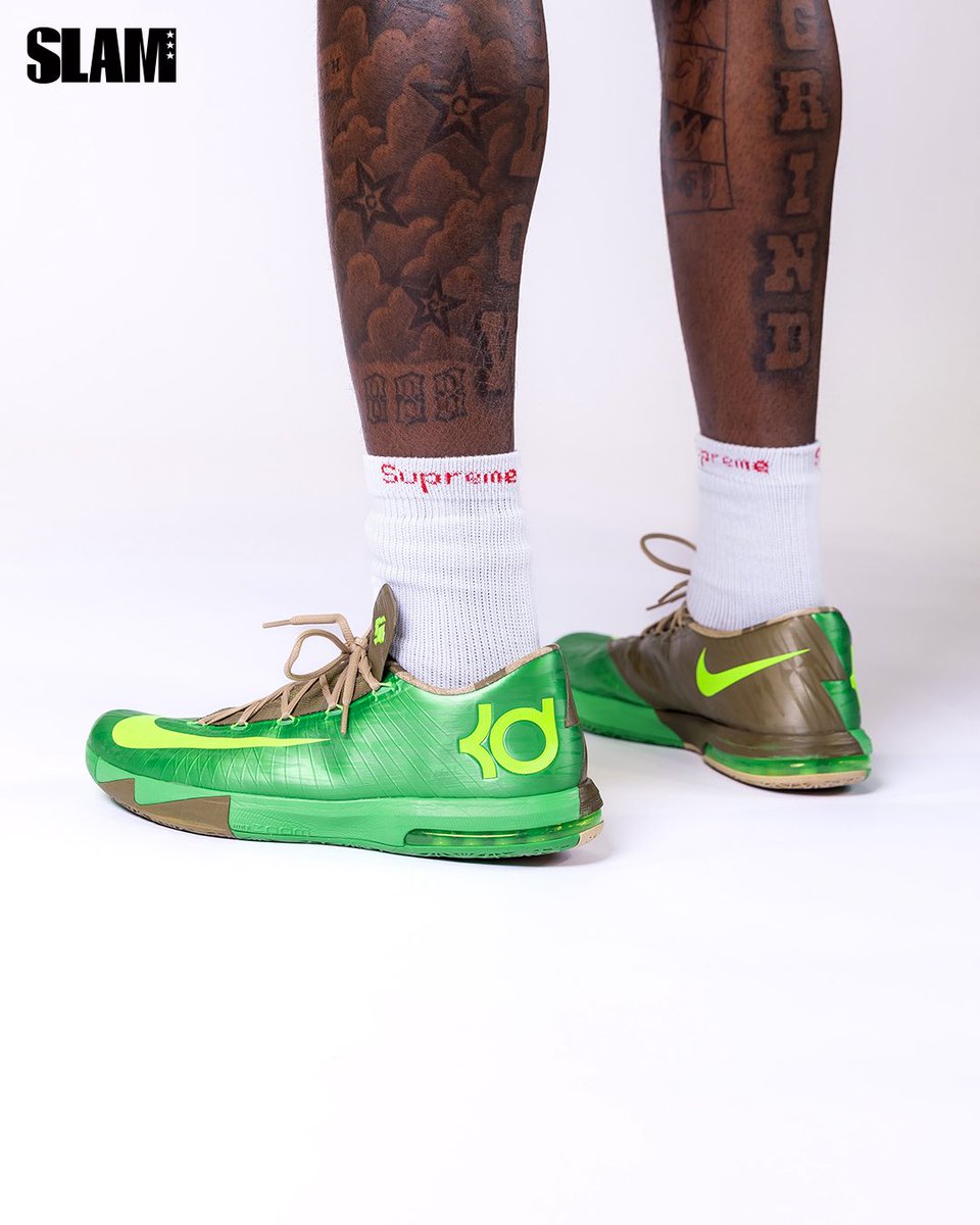 SLAMKicks's tweet image. The heat’s unmatched in East Lansing. 

Coen Carr brought the “Bamboo” KD 6 and Jeremy Fears Jr brought the Undefeated x Kobe 4 to Michigan State’s SLAMU Digital Cover.