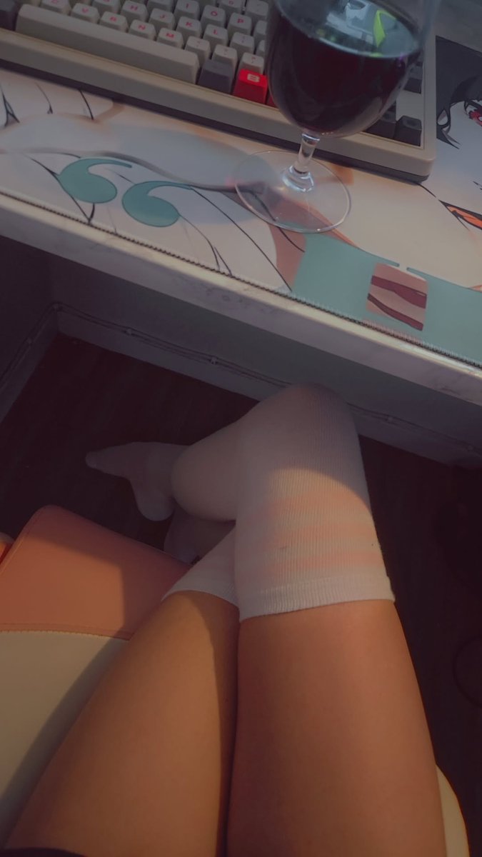 Kitzunesammy's tweet photo. Thigh Saturday ~ wanna replace the chair with your lap instead?

#femboy #boywife #thighs #thighhighs #thighsocks #fem #femboi #NSFW #femboythighs #femboyass #femboybutt #FemboyGaming https://t.co/4gebhjaspw