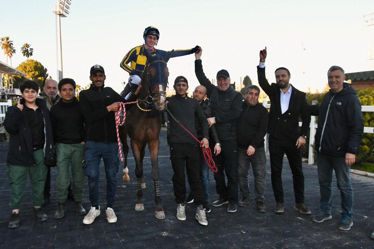 Ayakların düz bassın ❤️Bayır efem ❤️güvenimizi boşa çıkarmadın nice guruplara kupalara inşallah tüm ekibimize hayırlı olsun❤️❤️❤️❤️