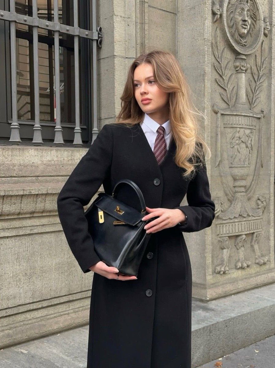 Diorgirlx's tweet photo. chic but never boring https://t.co/ALHxfojIf1