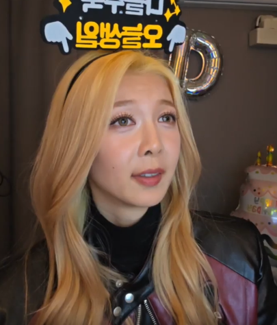 insomnicsy's tweet photo. Honestly, Dami's face the whole time she watched the Poison Love MV i can't 😭😭😭😭 https://t.co/HTrkABRj6R