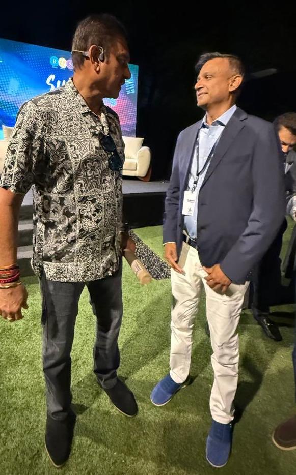 Veebeebhai's tweet photo. On the Eve of the #ICCMensT20WorldCup Finals , a tête-à-tête with @RaviShastriOfc ! Go for the win @Teamindiacrick ! #INDvsNZ #Finals https://t.co/mZZtr9e42f