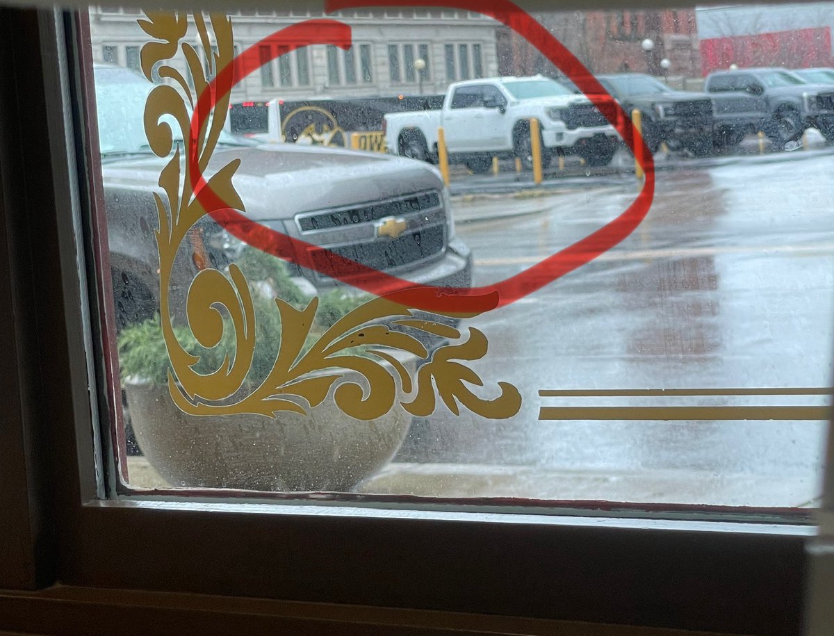 They’re back! ⁦<a href="/IowaWBB/">Iowa Women's Basketball</a>⁩  Chilling in in our hotel lobby (TLW working ) and there they are!