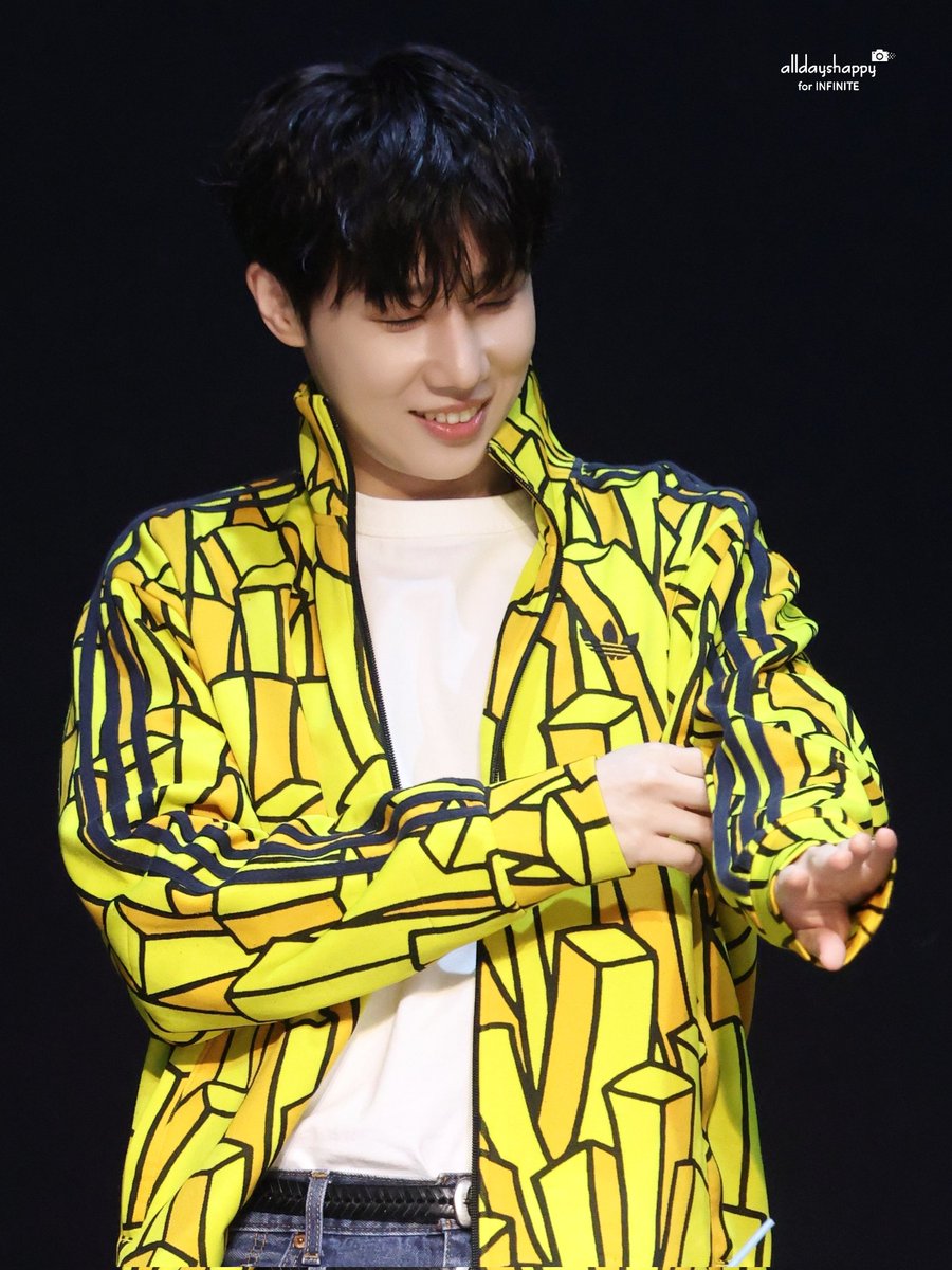 alldayshappy1's tweet photo. 260307 김성규 OTM b stage+ 첫번째 팬사인회
아디다스 감튀 저지 입으면서 옛날 어렸던 성규 생각하는거니?💕
#김성규 #KIMSUNGKYU #인피니트 #INFINITE #OFF_THE_MAP #OTM https://t.co/8atCekBuXV