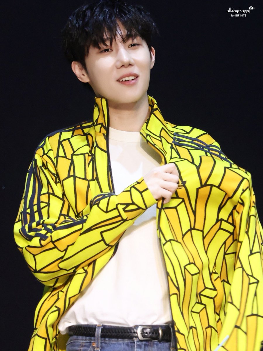alldayshappy1's tweet photo. 260307 김성규 OTM b stage+ 첫번째 팬사인회
아디다스 감튀 저지 입으면서 옛날 어렸던 성규 생각하는거니?💕
#김성규 #KIMSUNGKYU #인피니트 #INFINITE #OFF_THE_MAP #OTM https://t.co/8atCekBuXV