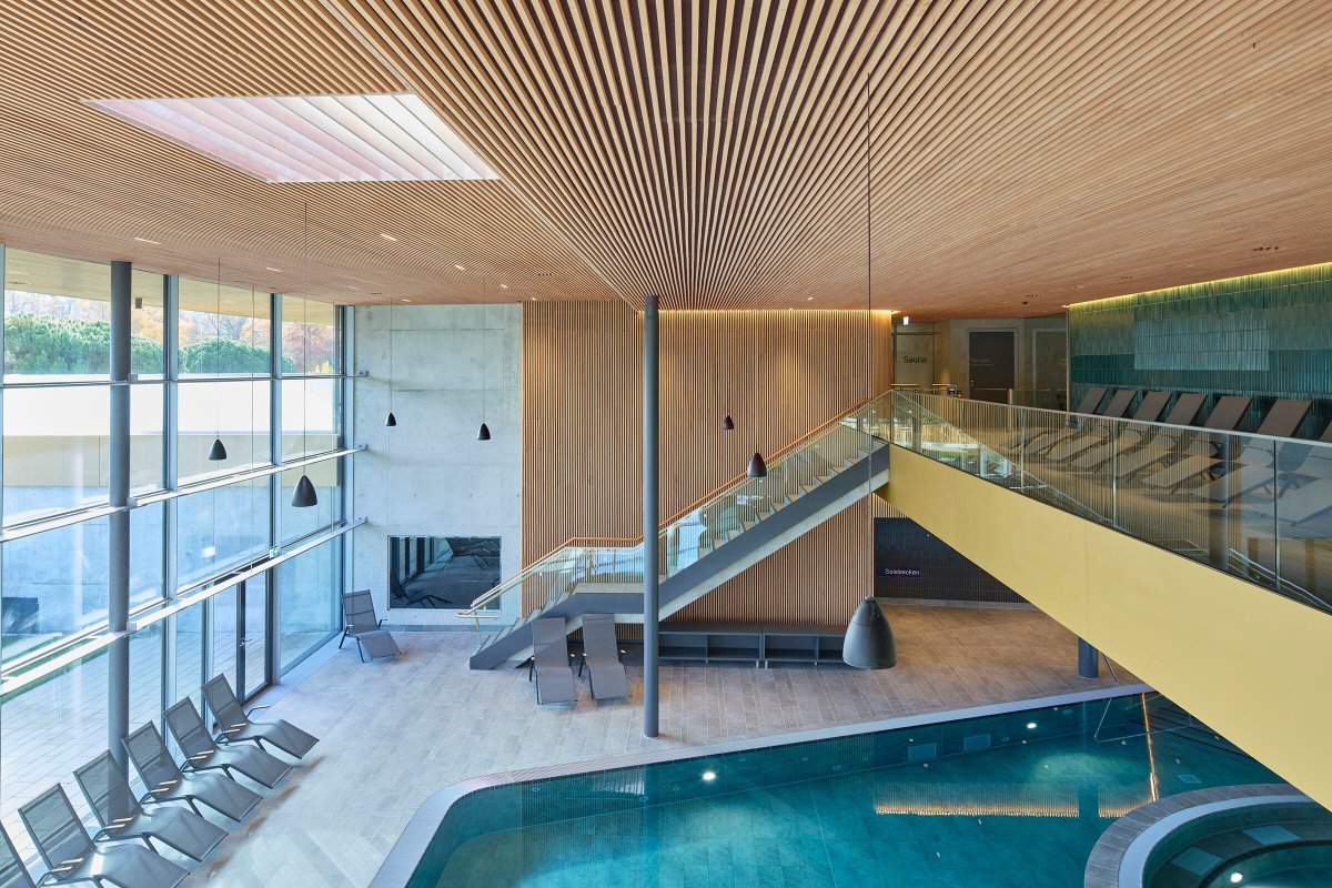 Archello's tweet photo. The Victory Wellness Center by Patterns transforms a 1960s bowstring-truss warehouse into a 42,000-sq-ft medical facility through adaptive reuse. 
https://t.co/1gelTVPOdZ 

#AdaptiveReuse #TimberStructure #LowCarbonConstruction https://t.co/a4ct2x8TCH