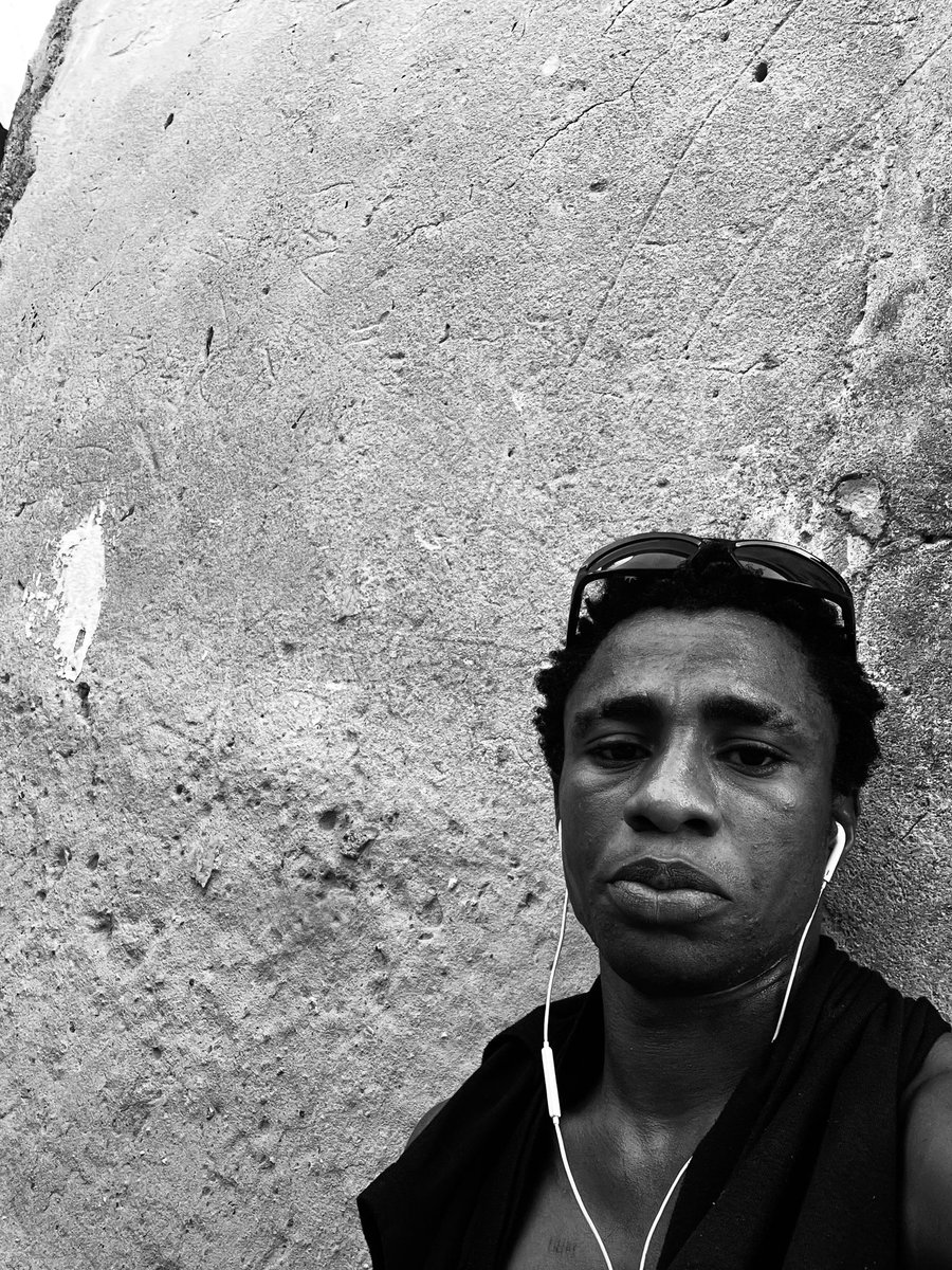 One day I will become stupidly rich &amp; famous on this black app 🐼✨✨💡 let the star shine jare ❤️🎤