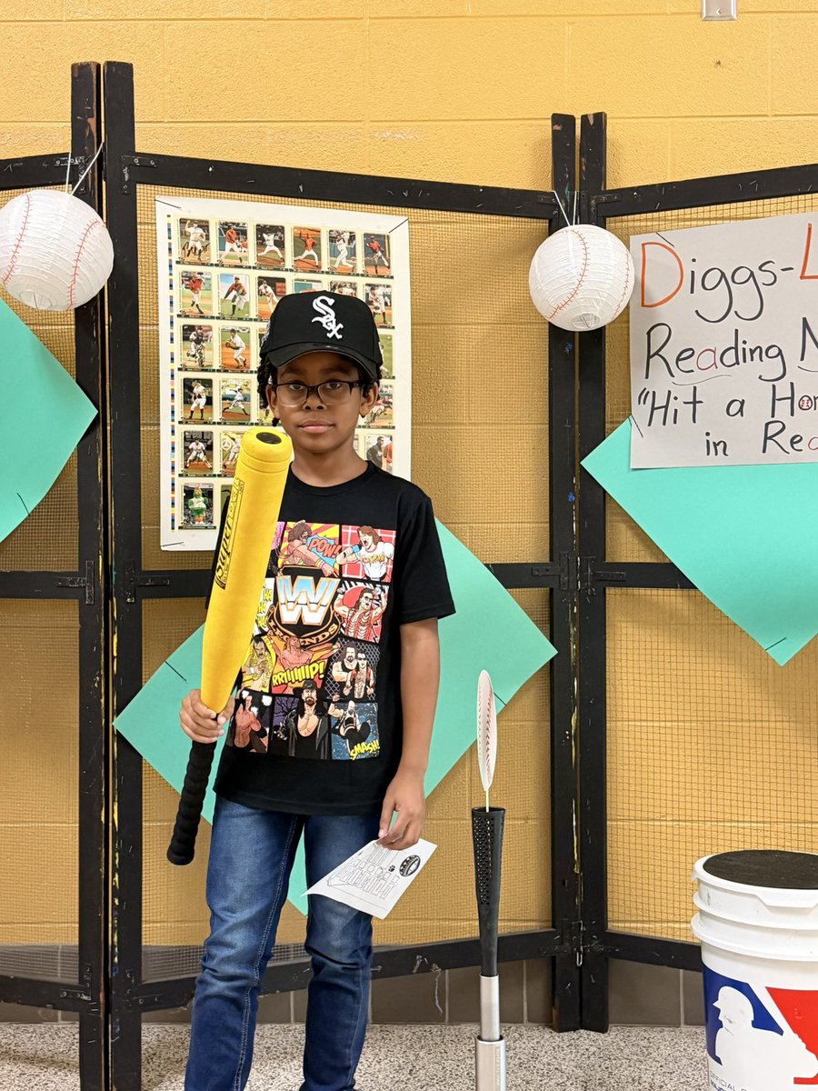 DiggsLatham's tweet image. #ReadingNight #HitAHomerunInReading #PhotoBooth #TigerNation