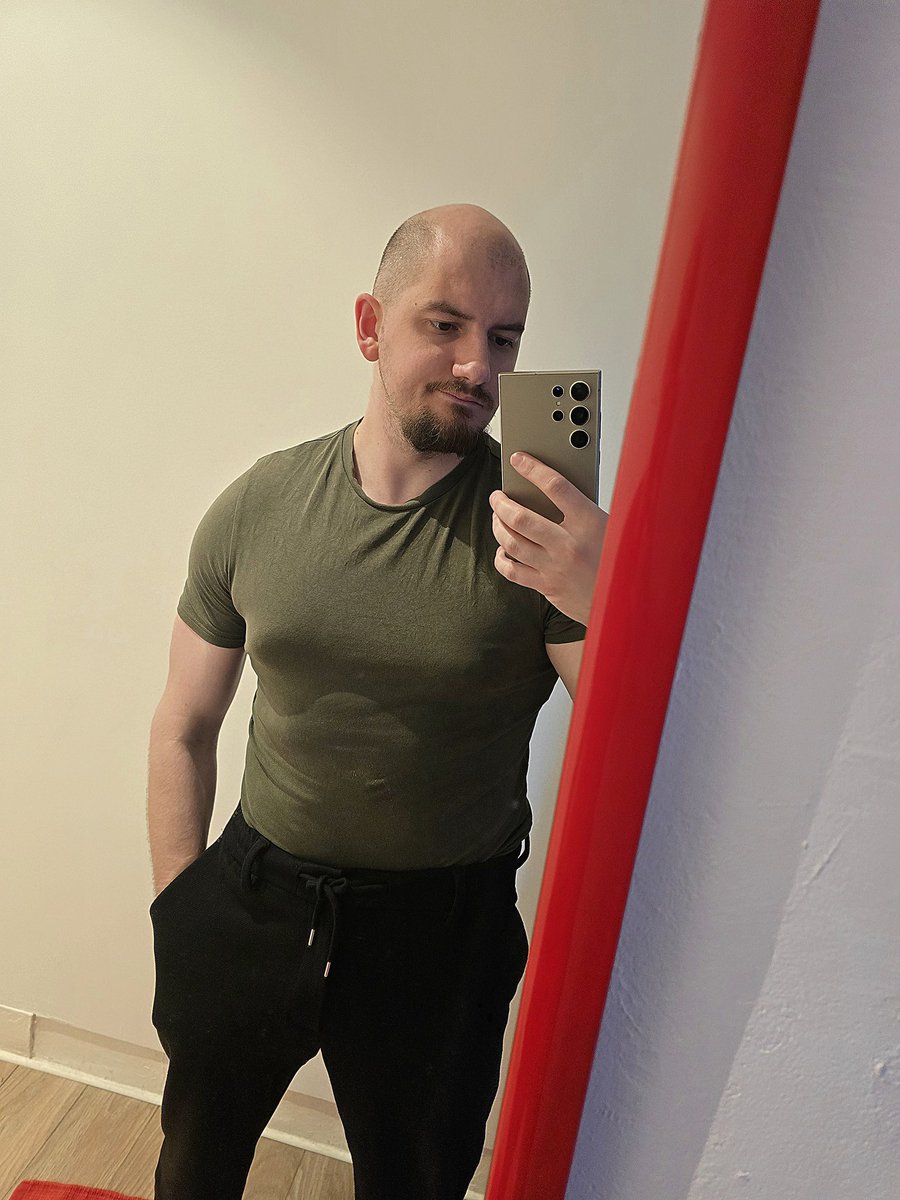 Война tweet media