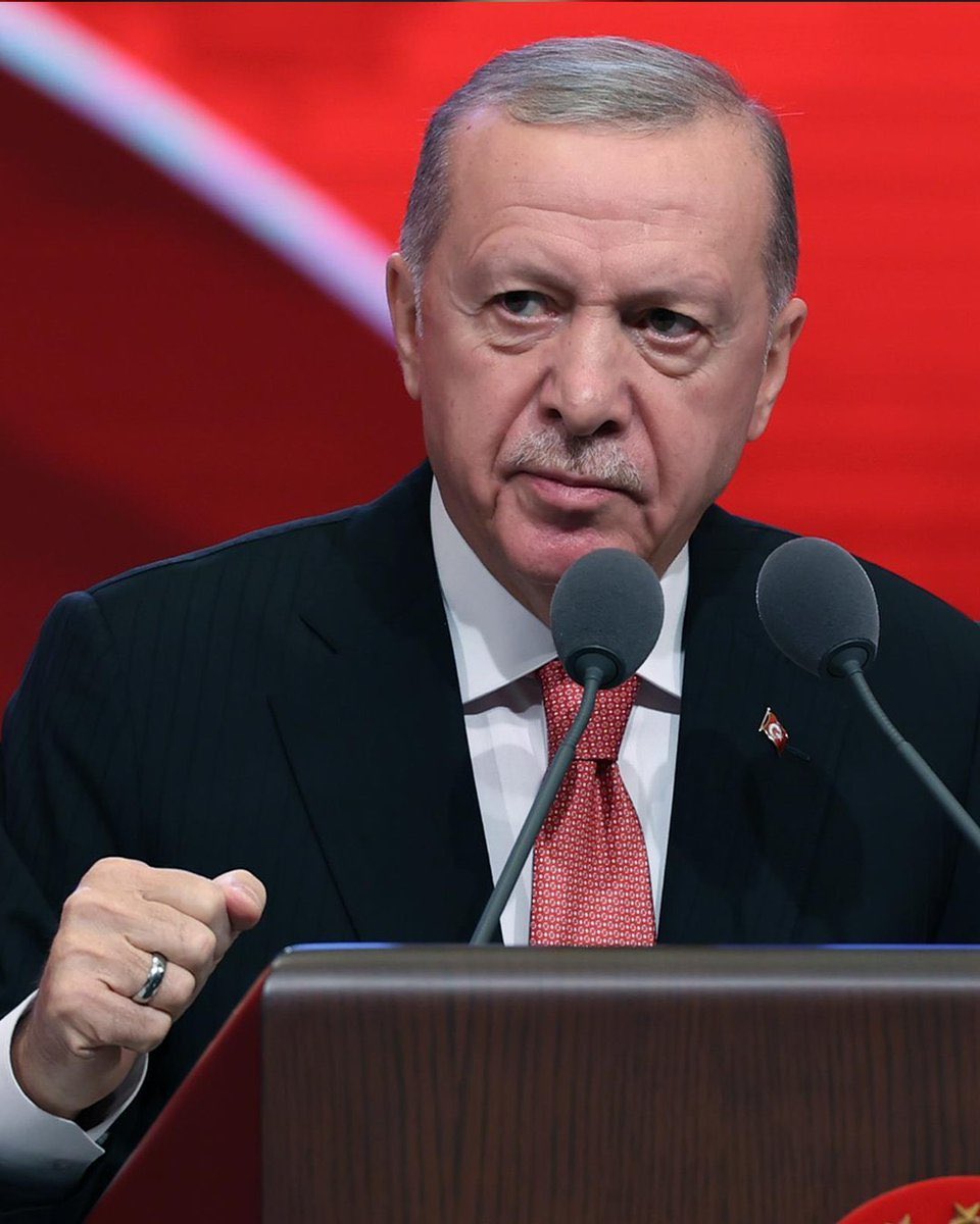 Hudson Enstitüsü Yazarı Zineb Riboua:

▪️Erdoğan'ın Türkiye'si olağanüstü bir fırsat anında bulunuyor.

▪️Türkiye'nin etkisi Balkanlardan Afrika Boynuzuna, Levant'tan Orta Asya bozkırlarına kadar uzanıyor. Uluslararası sistemde hiçbir güç, bu kadar çok alanda bu kadar çok askeri,