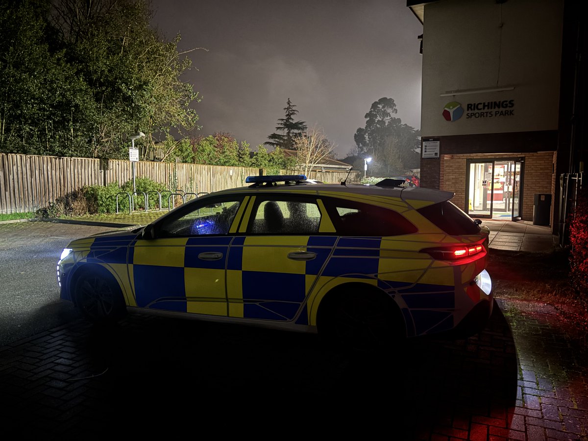 TVP_Bucks's tweet image. We took part in a crime prevention forum at Richings Park Sports Club #Iver yesterday evening 👮‍♂️

We updated residents on local crime &amp;amp; some of the habitual &amp;amp; physical changes which help to prevent burglary 🏡 

👉 For crime prevention tips, visit orlo.uk/1CaDi