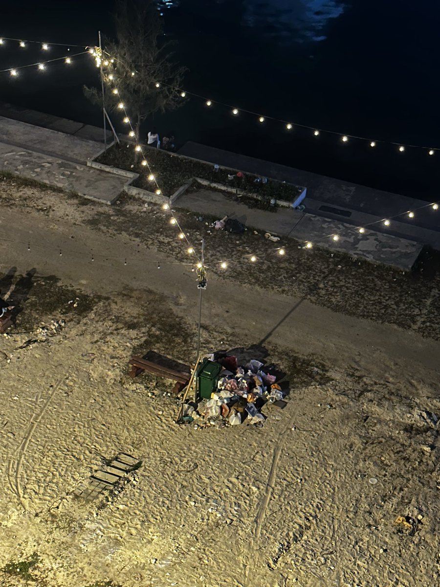 hello <a href="/malshasharyf/">Malsha</a> 
pls creek park ga huri dustbin thah huskohlaba!