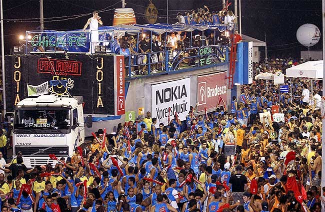 carnamofo's tweet photo. 2009. Bloco alternativo Pra Ficar/Universitário com a banda Chica Fé
#carnavaldesalvador
#TBT #axemusic https://t.co/bR5sIRx1Em